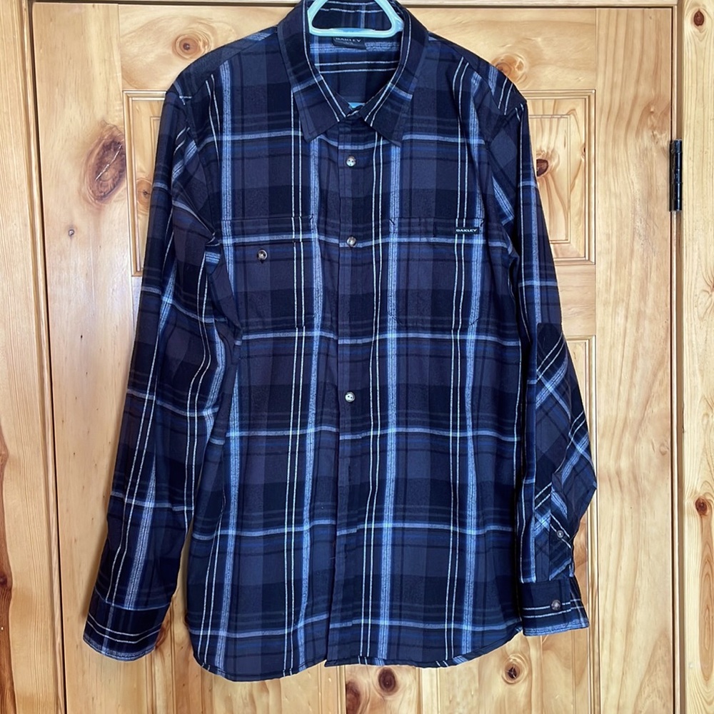Men’s Large Oakley Brand Long-sleeved Flannel
